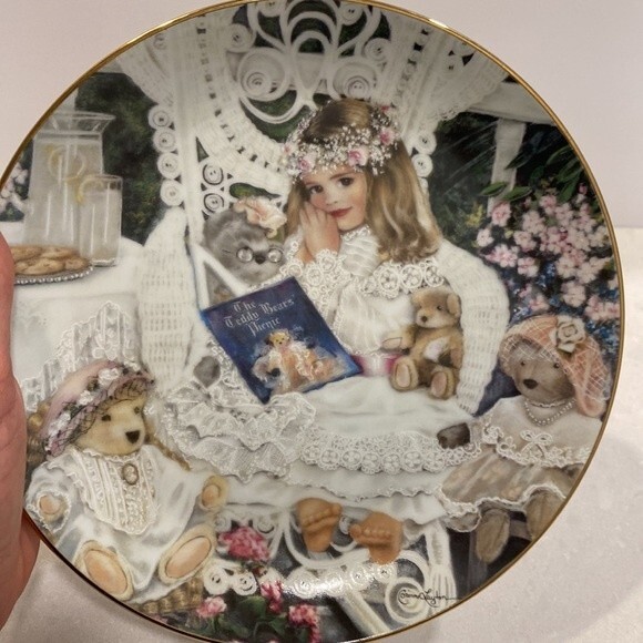 Corinne Layton Heirlooms & Lace “Bridget” Collector’s #5 Plate Series 5365A - Picture 2 of 14